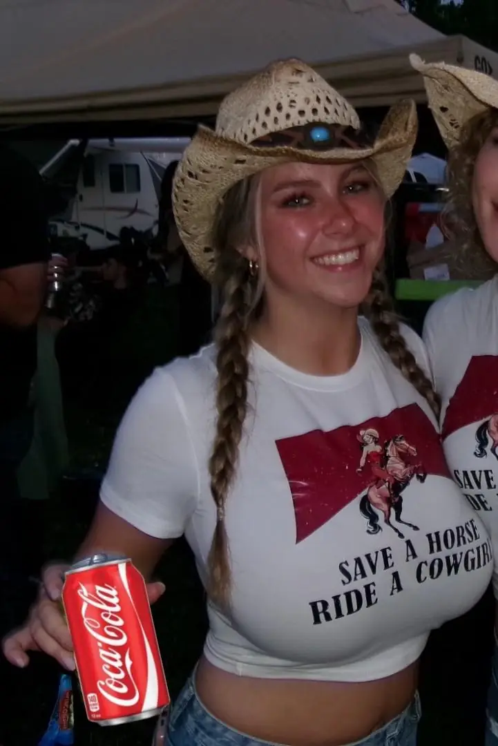 Alejandra Valle: The Busty Victoria Justice Lookalike with Massive Natural Honkers and Perfect Boobens