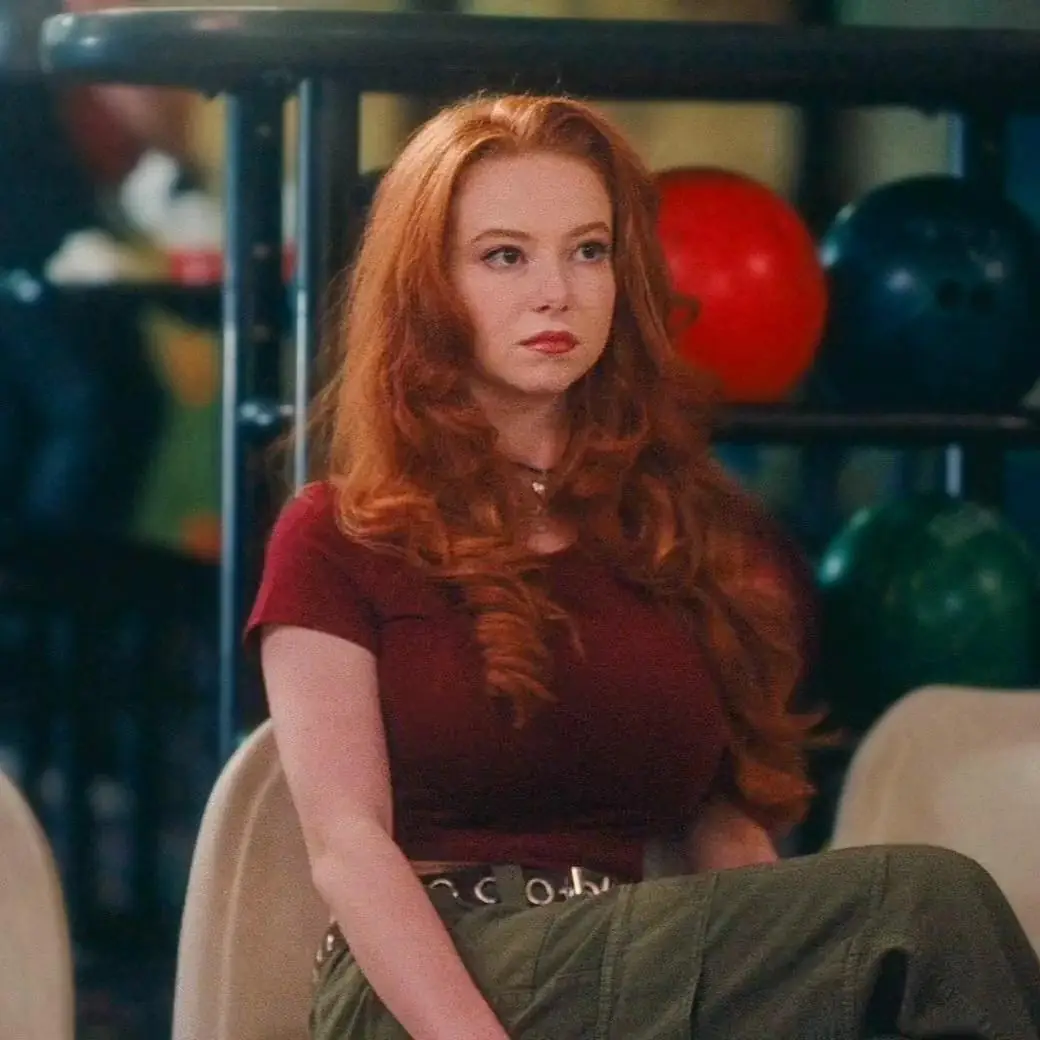 Big Tits in a Tight Shirt: What I Want You to See