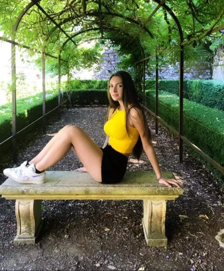 Busty Babe’s MILF Bod: NATO or Binary? 🔥🥵