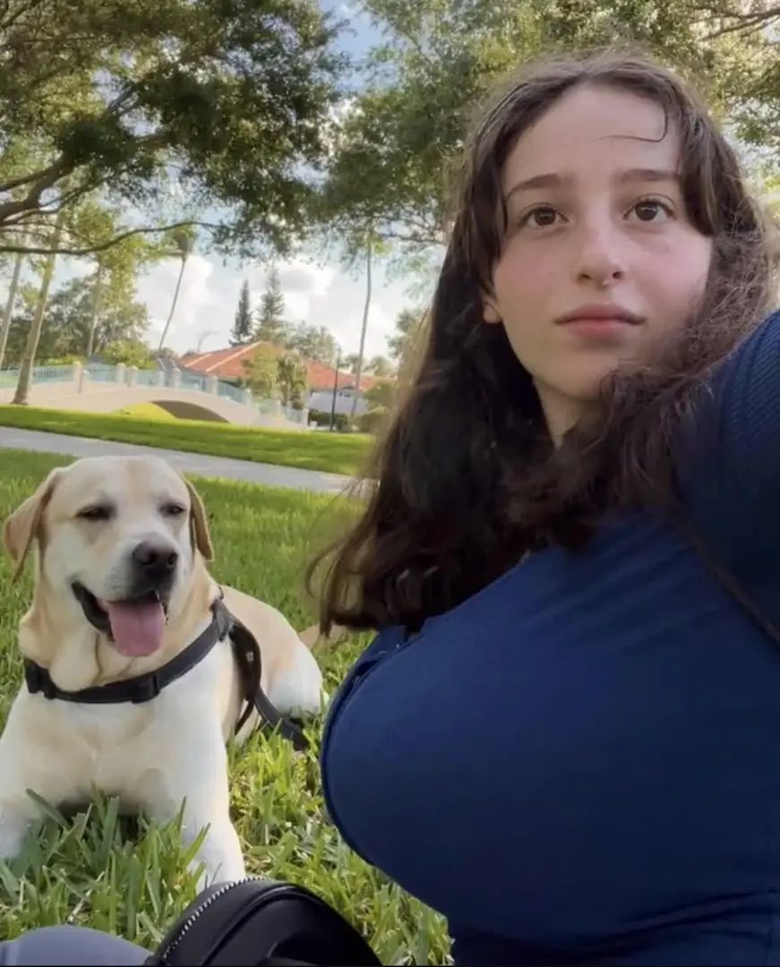 Defying the laws of physics with these hips and major responsibilititties