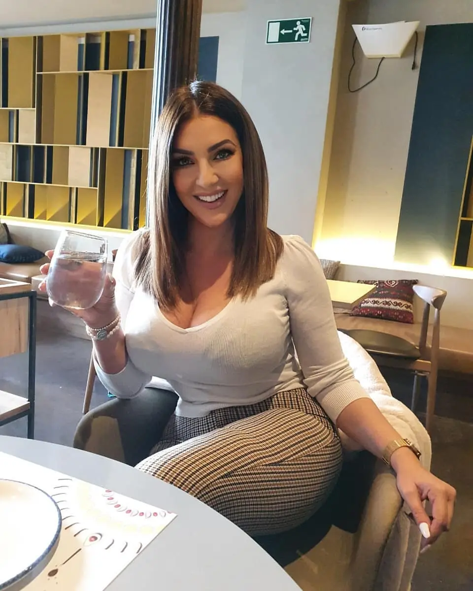 Hannah Woods: A thick, busty dime who won the genetics lottery