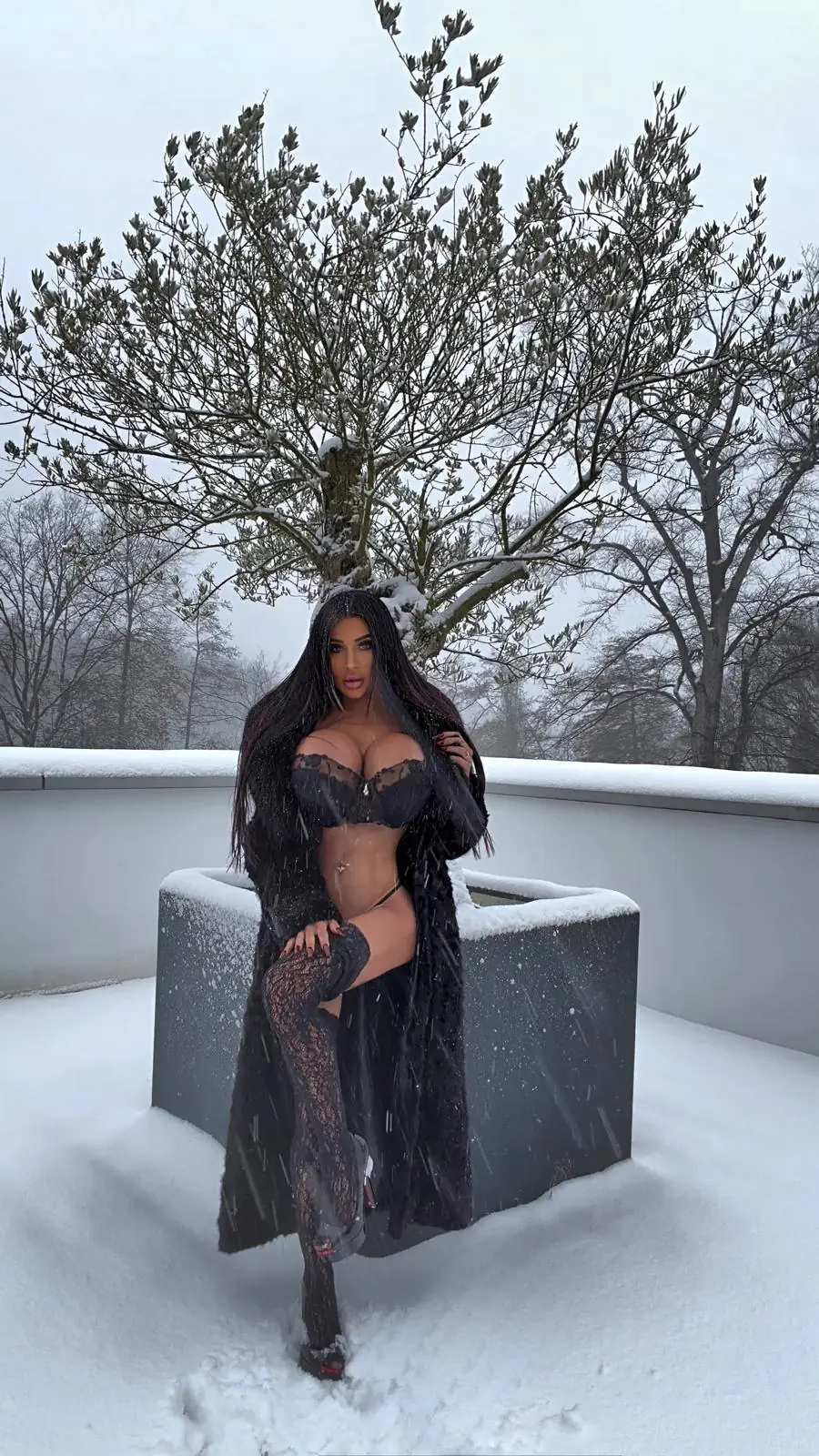 Hot bimbo with perfect tits and sexy curves in dark lace