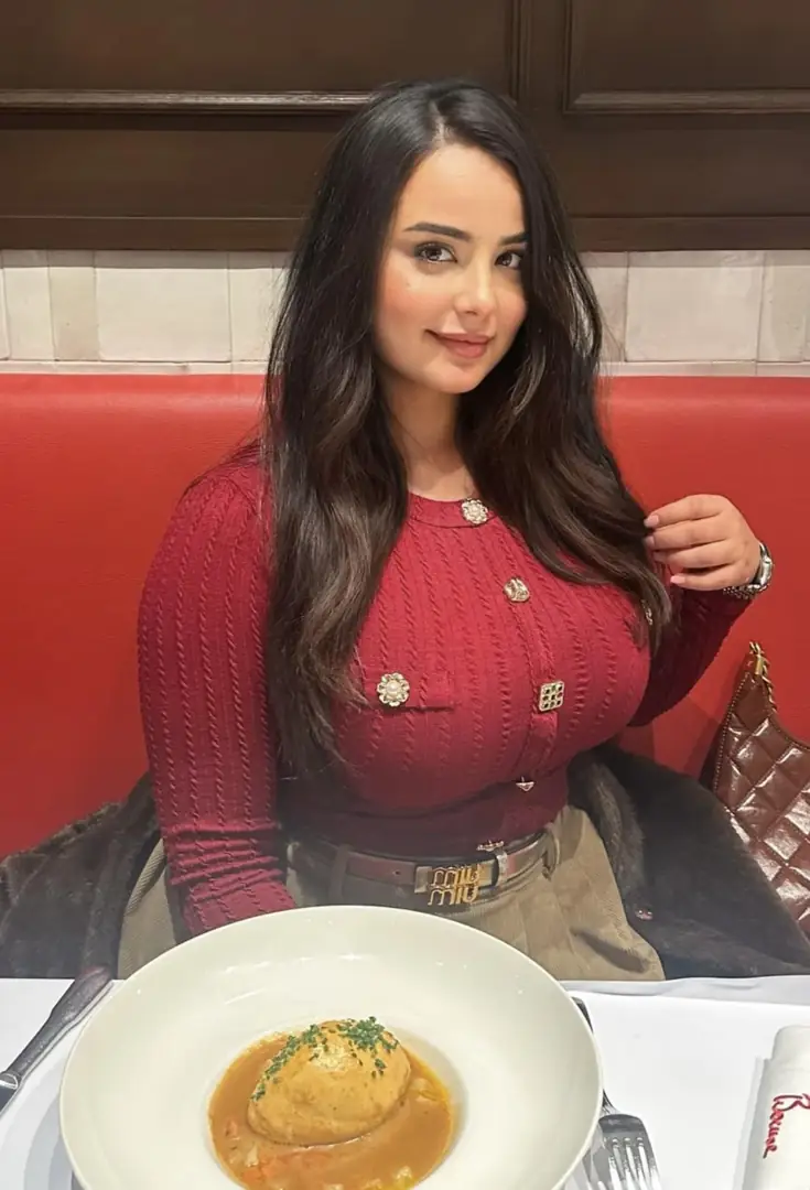 Jazmen Jafar serving thick curves and big pillows for your thirsty Costco run