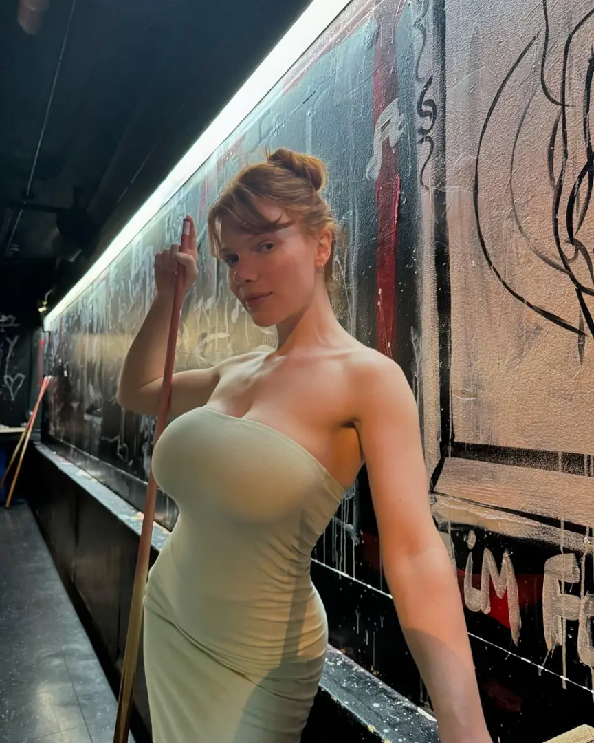 Levi Coralyn: The Real Life Jessica Rabbit With Huge Gorgeous Tits