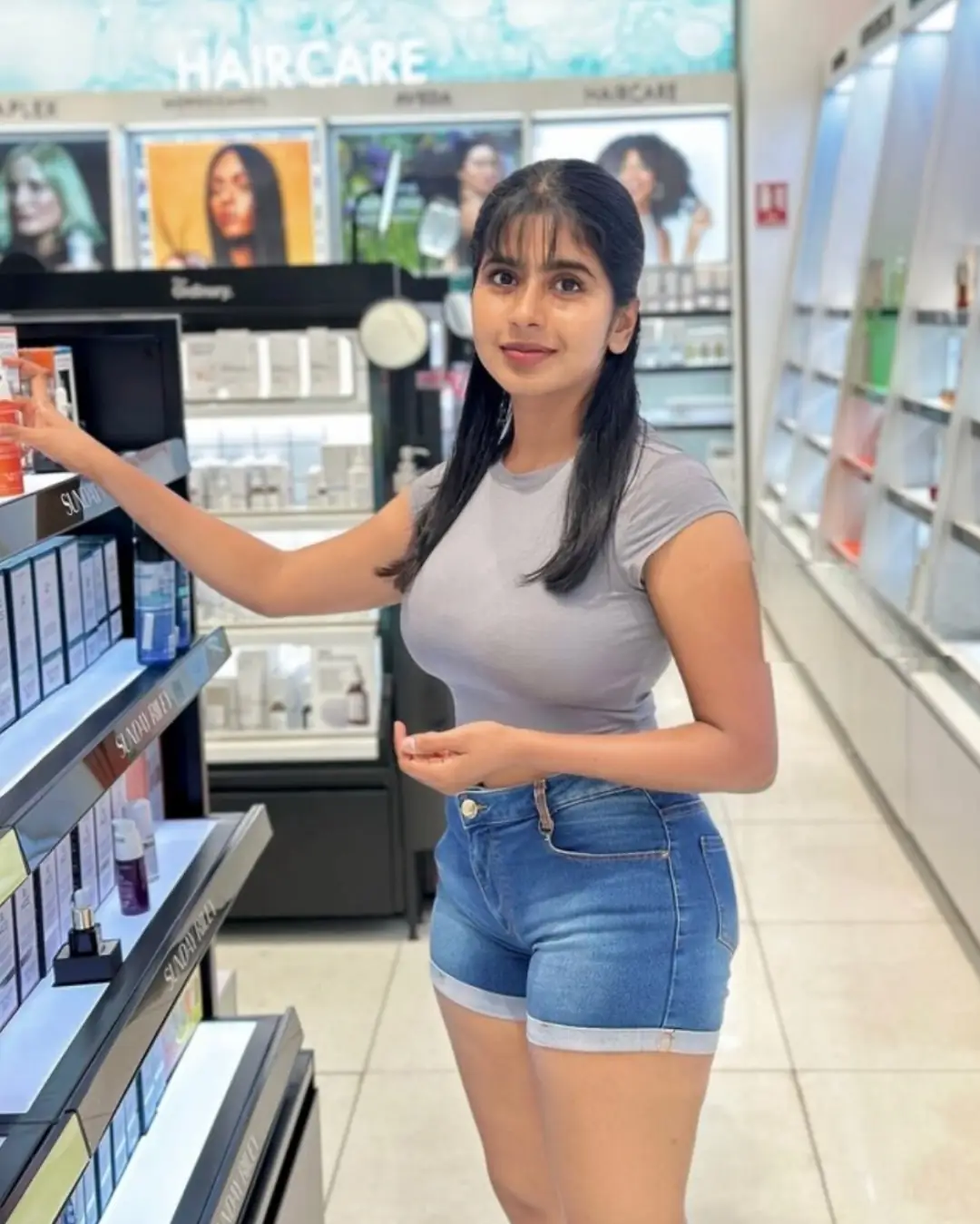 Lucious Pinay Slim Thicc with a Fantastic Heavy Rack