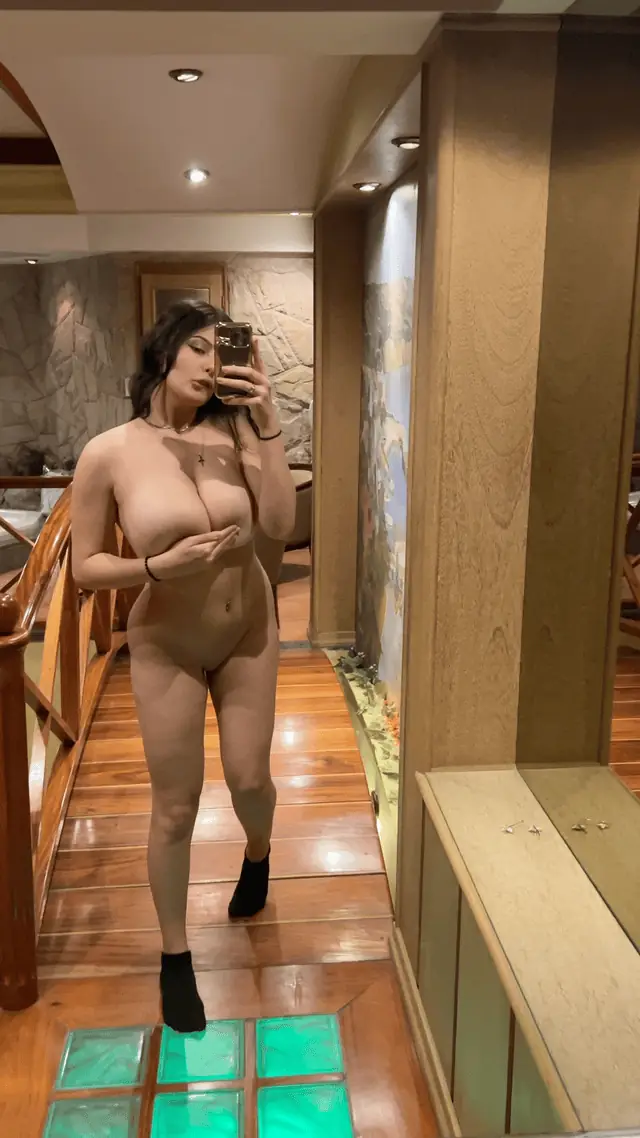 Natural & Juicy: Those Perfect Boobs Have Returned!
