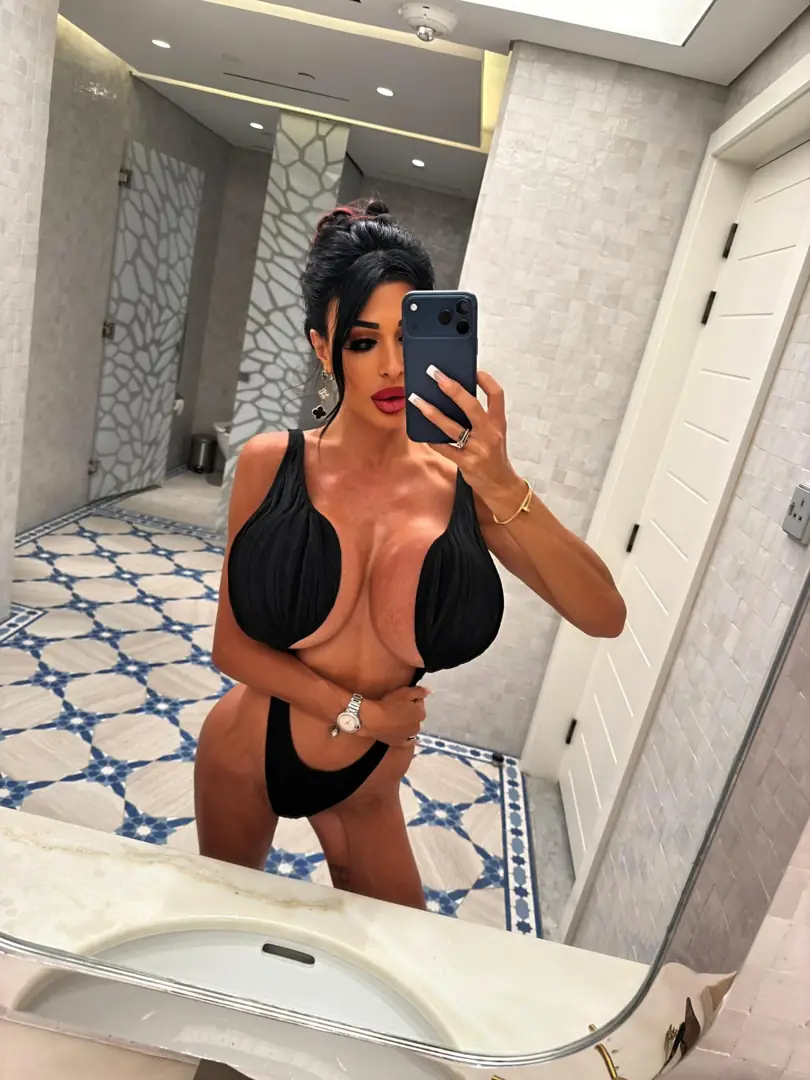 Perfect oiled body and Dubai heat make this gorgeous bimbo your favorite fuckdoll