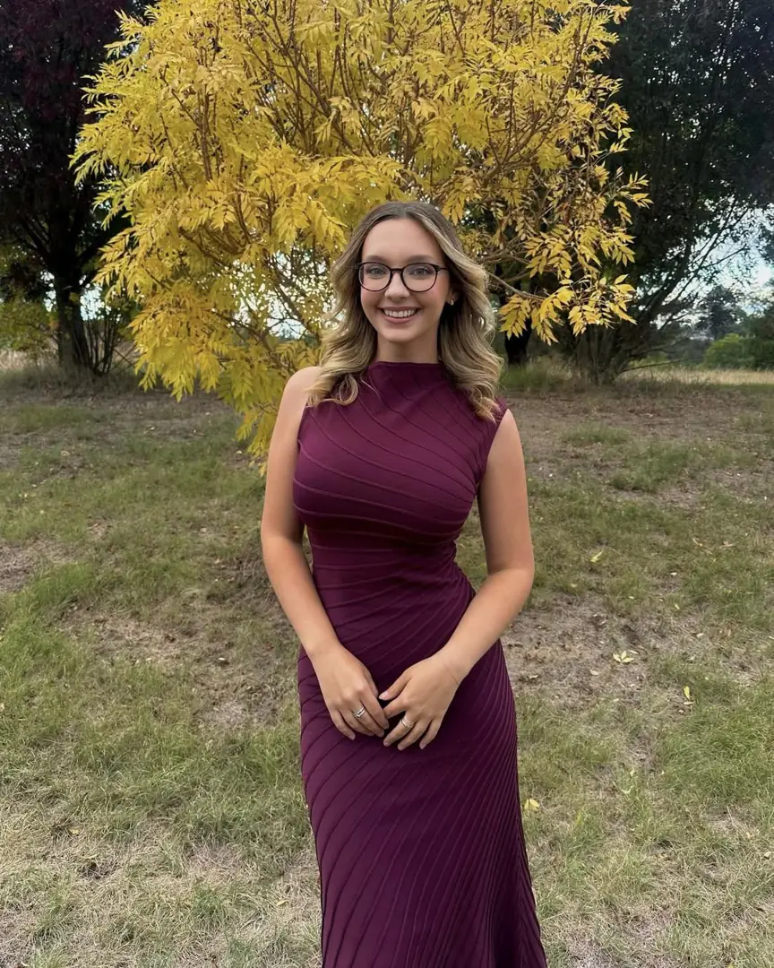 Salome Munoz: Beautiful Wifey Material with Huge Tits and Perfect Balance