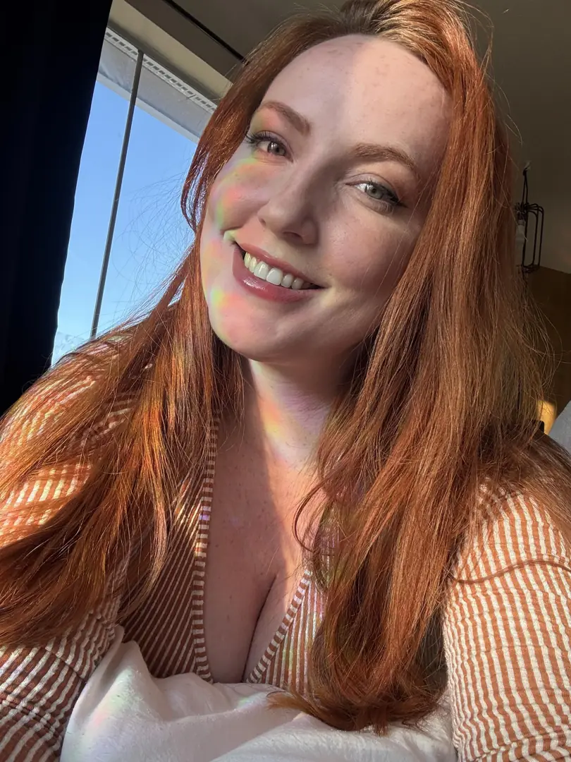 Showing plenty of this gorgeous view while I lay here looking absolutely sexy