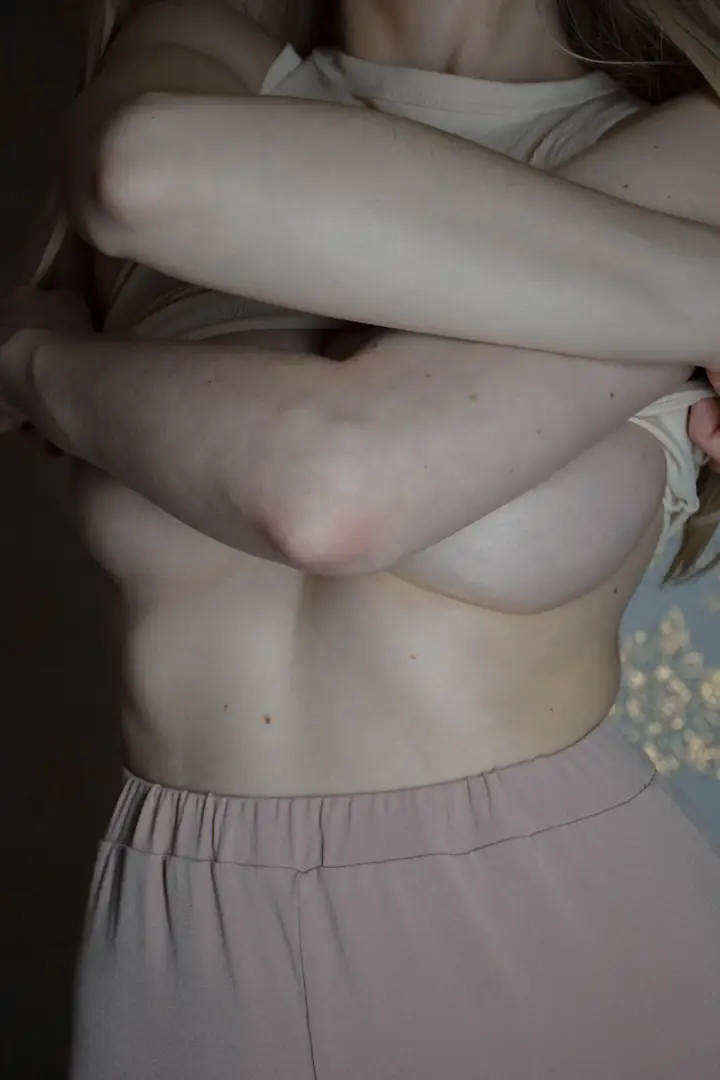 Sunlight on my skin and a delicious peek at my sexy tummy