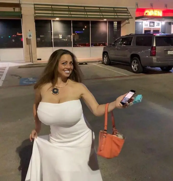 TX Honey Shows Off Those Heavy Curves You’ll Want To Motorboat
