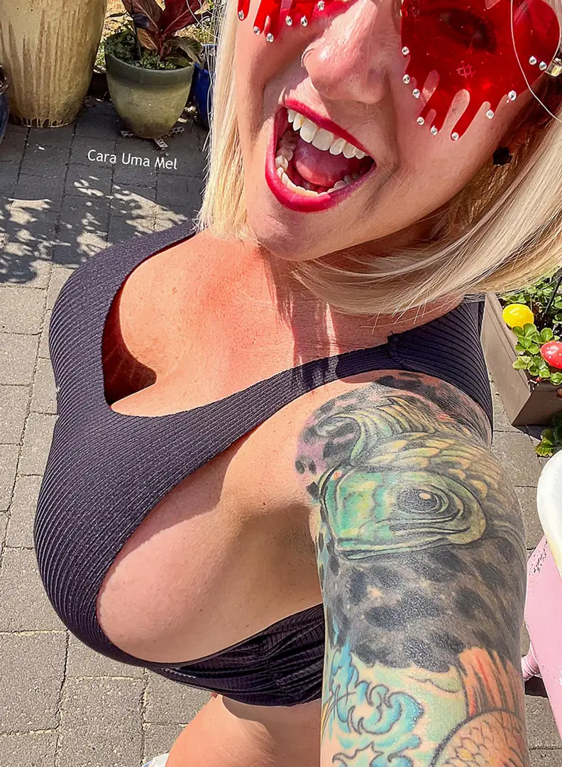 Tantalizing Sideboob and Delicious Breasts Stretching Out My Favorite Teasy Tank Top