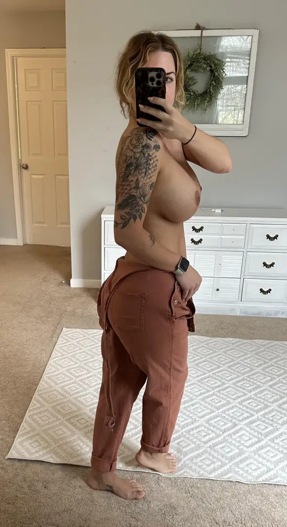 That Sexy Pose & Those Lottery-Winning Titties Are Pure Perfection!