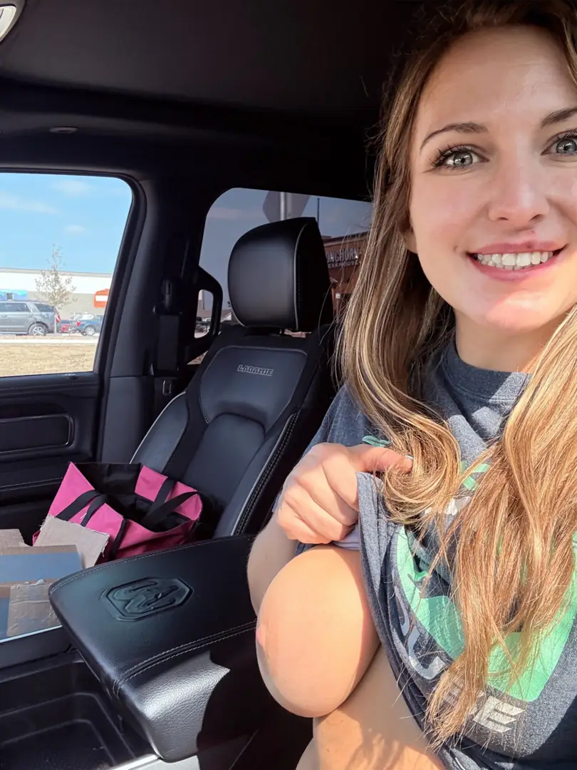 Well equipped mommy showing off amazing tits at Walmart