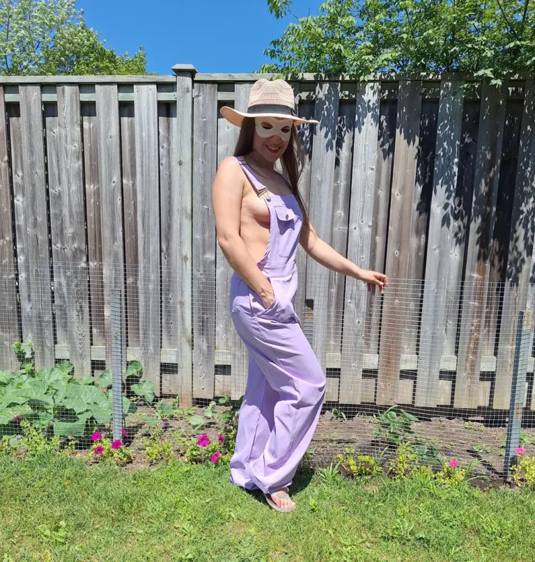 A Sinful Glimpse: My Luscious Side Boob