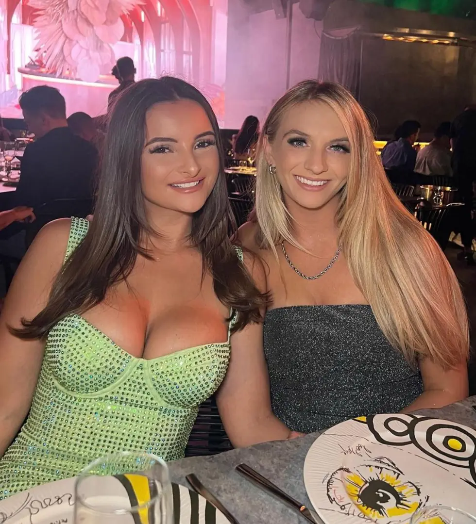 Annabella’s Green: My Fucking Sexy Curves