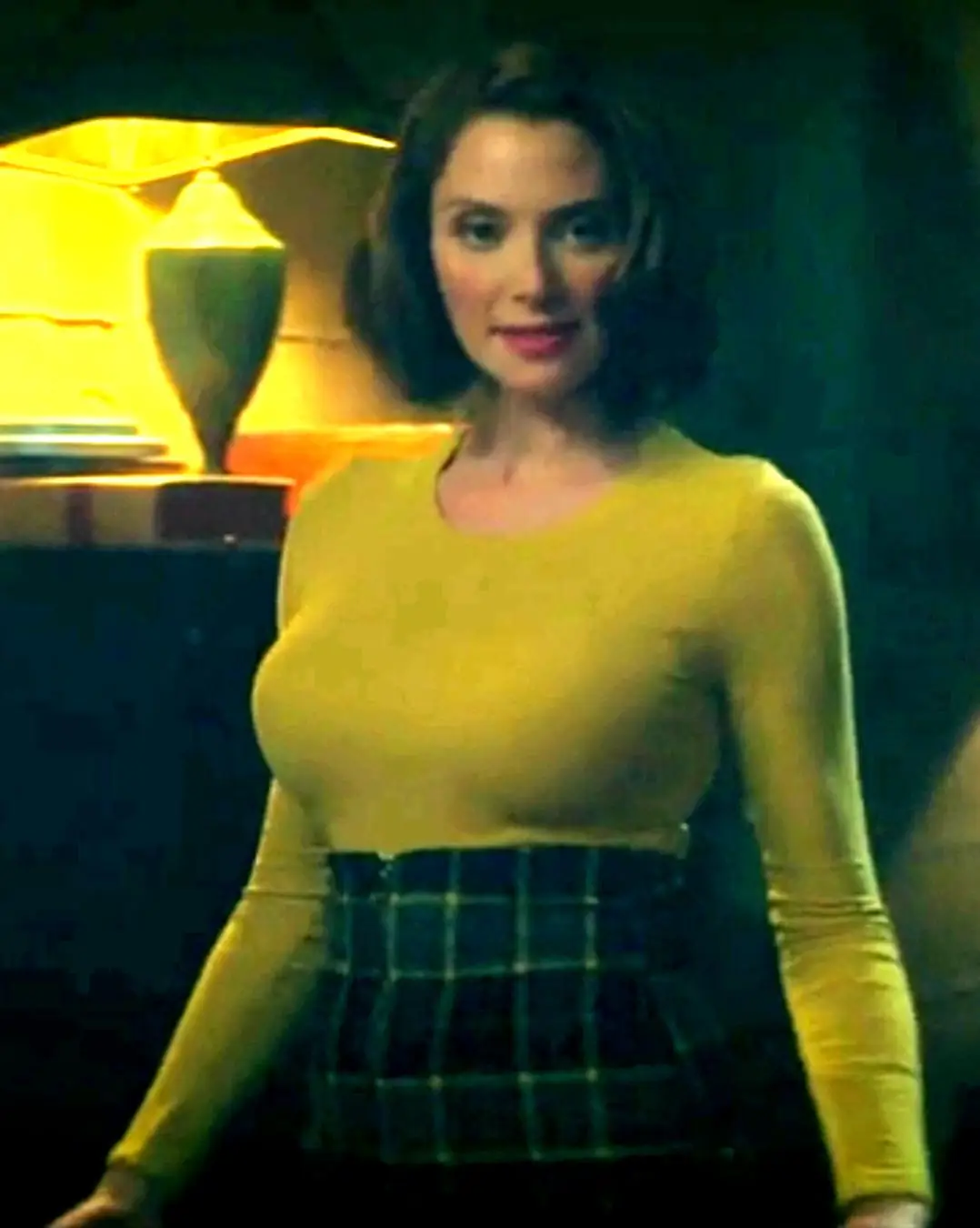 Candi’s Alpha Body in Yellow: Is This Two and a Half Men’s Hottest Secret?