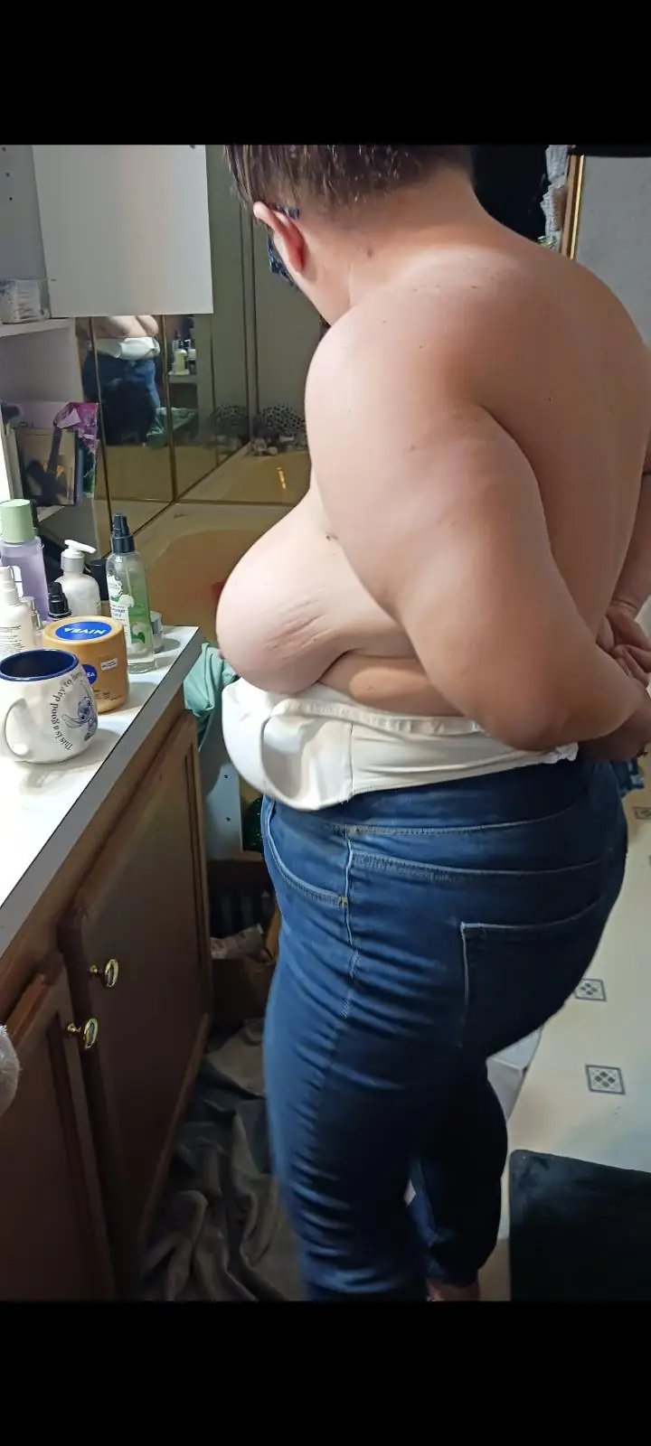 Come Get a Fantastic View of This Mom’s Perfect Side Boob
