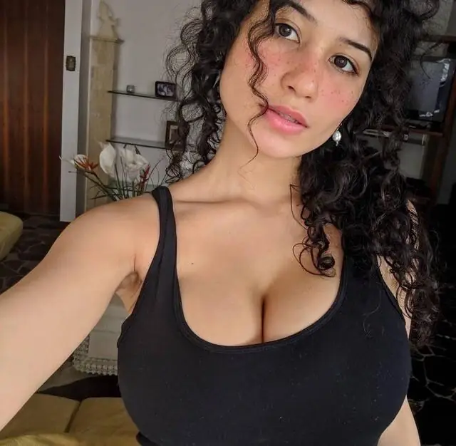 Damn, My Poppin’ Beauties Are So Huge, You’ll Be Thirsty!