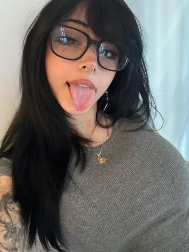 Dangerously Stunning: Come See What I’m Hiding