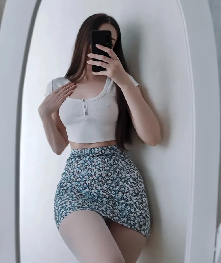 Free the Girls: Kisses and Claps for No Bra Day!