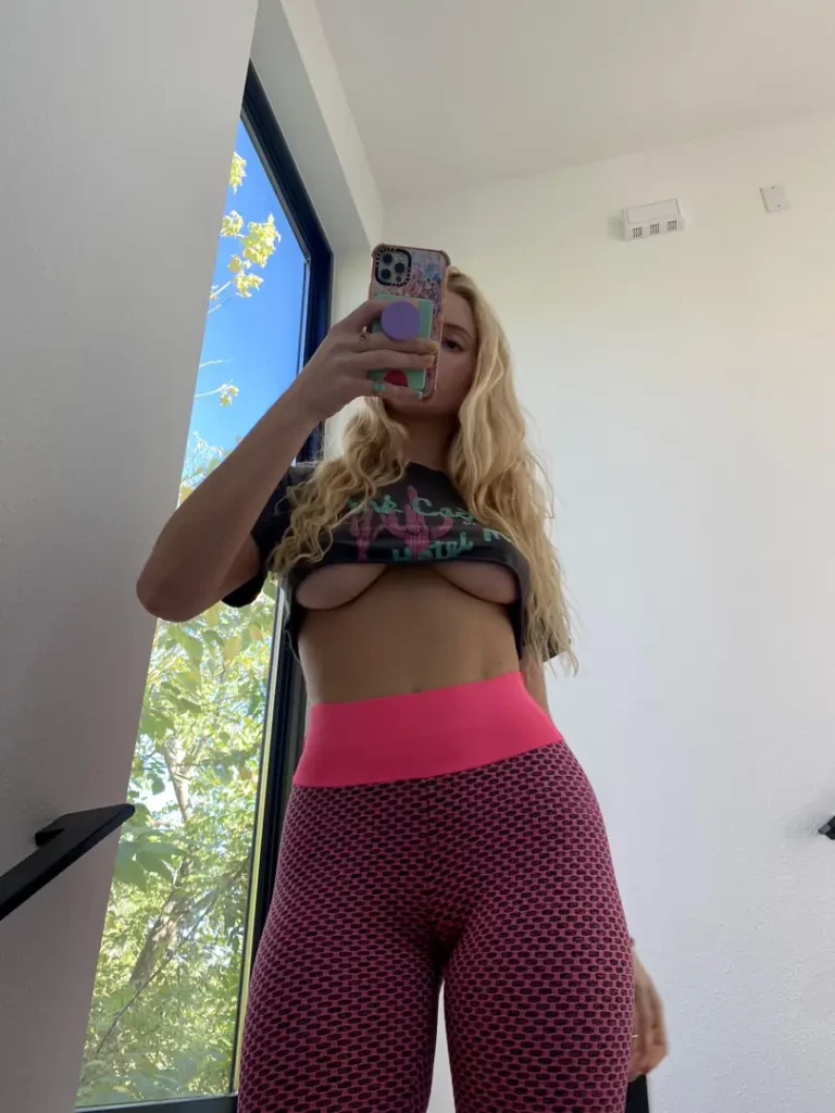 Morning Glory: My Damn Sexy Underboob View