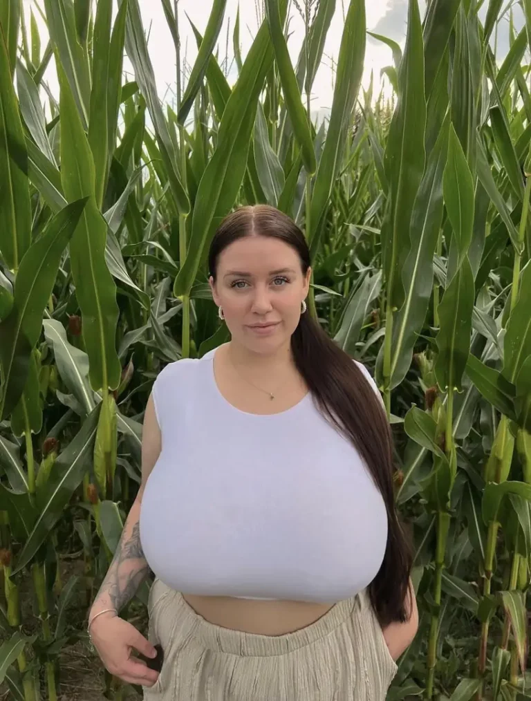 Lost in the Corn Maze with BIG Beauties