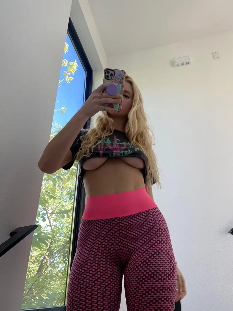 Morning Glory: My Damn Sexy Underboob View