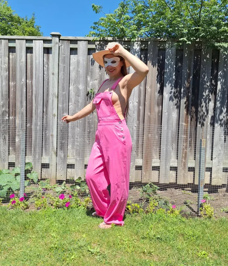 My Amazing Overalls, Sideboob, & Busty Ass Outdoors!