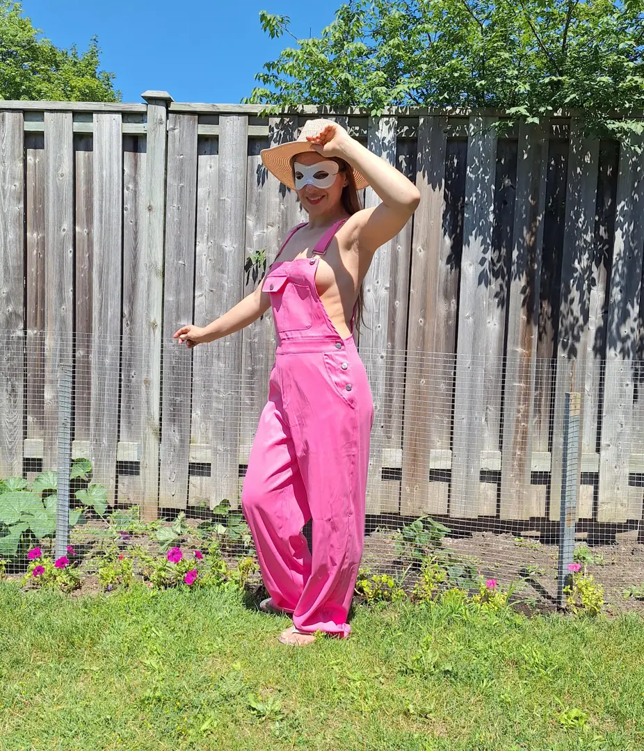 My Amazing Overalls, Sideboob, & Busty Ass Outdoors!