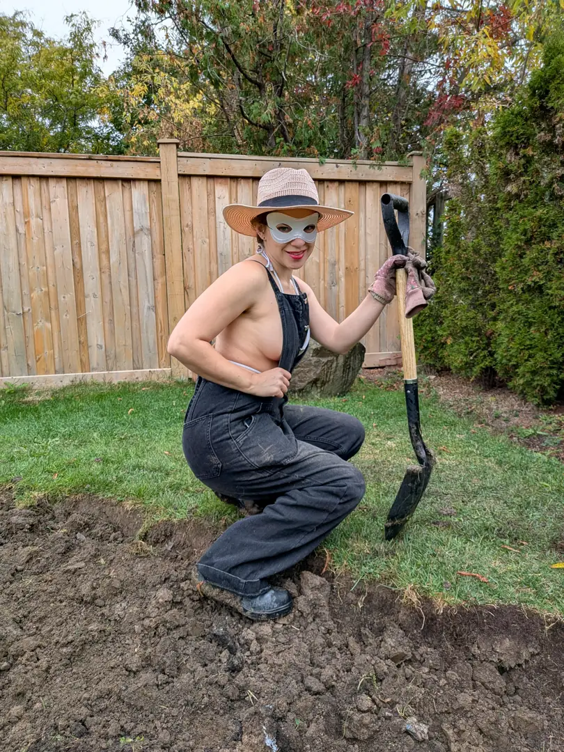 My Hot Sideboob’s Out: Come Get Dirty in the Garden With Me
