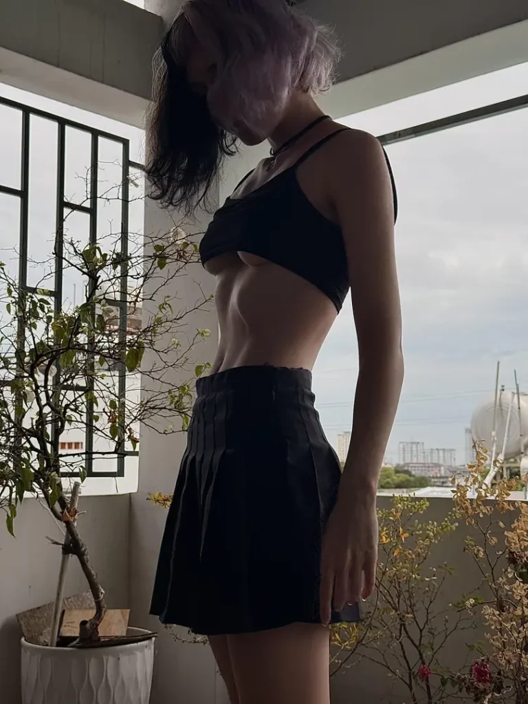 My Hot Underboob: A Naughty Side Tease