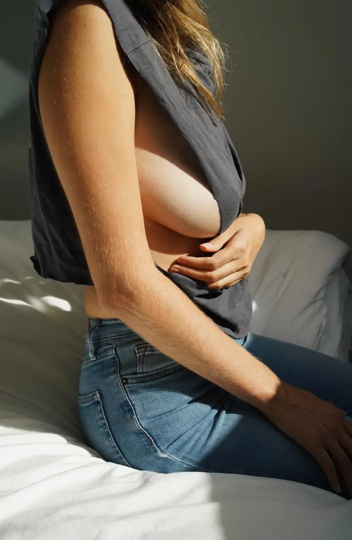 My Incredible Sideboob in Jeans: Yes, I’m Causing Gym Accidents.