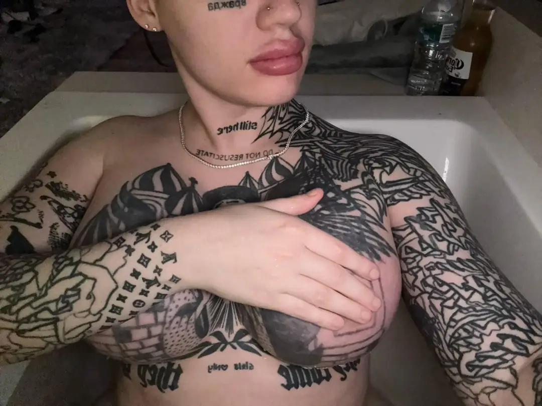 My Nudiee Version Awaits: First 25 to Shout Yay, Por Favor, Get a Spicy DM From Me!