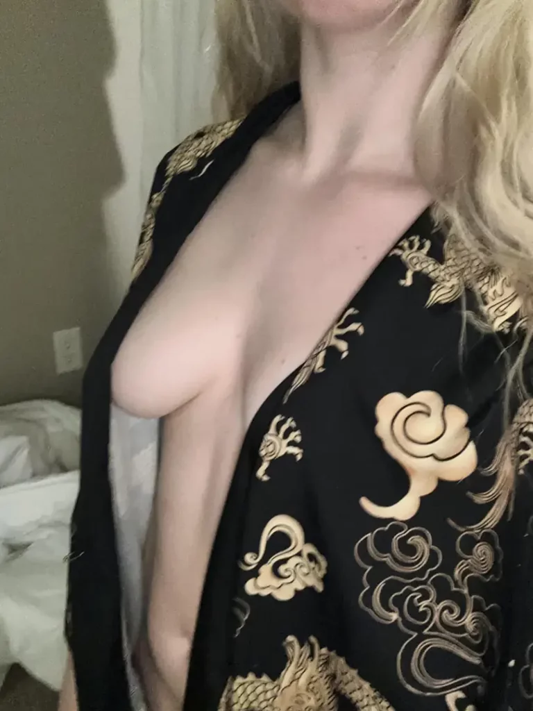 My Sexy Sideboob & Amazing Breasts Are Begging For Your Teeth!