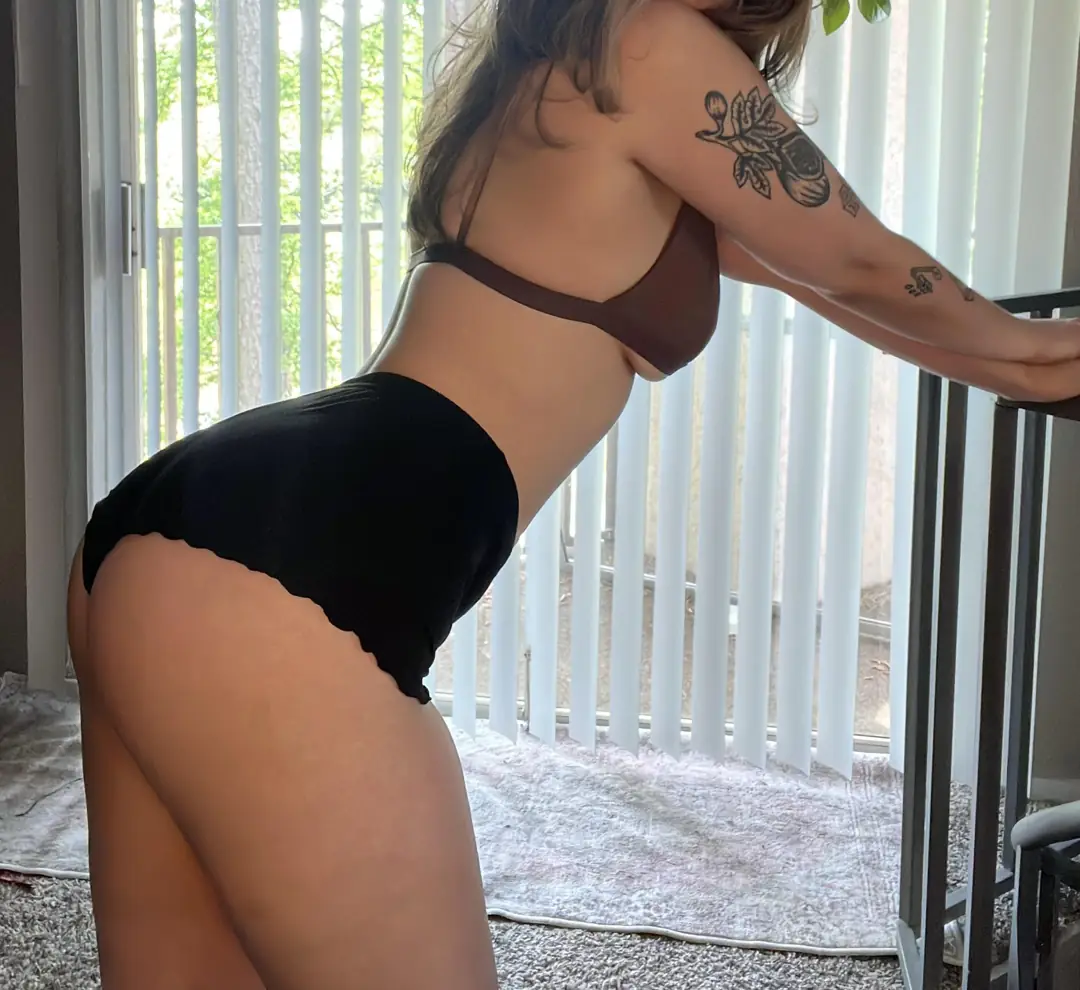 My Sinful Curves, Begging For Your Gaze