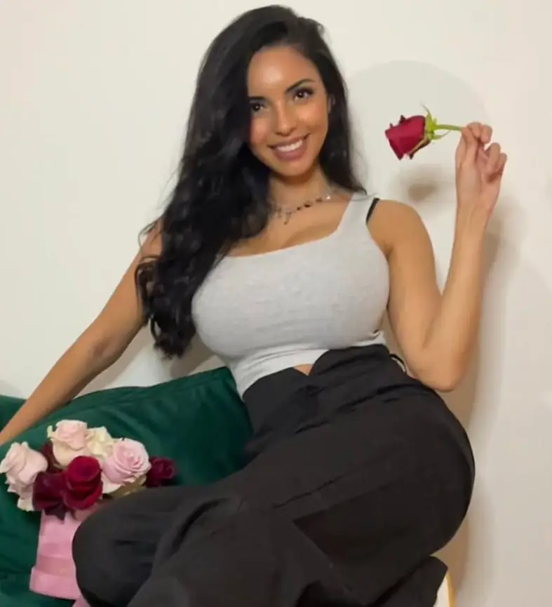 Persian Temptress: Curves That Captivate