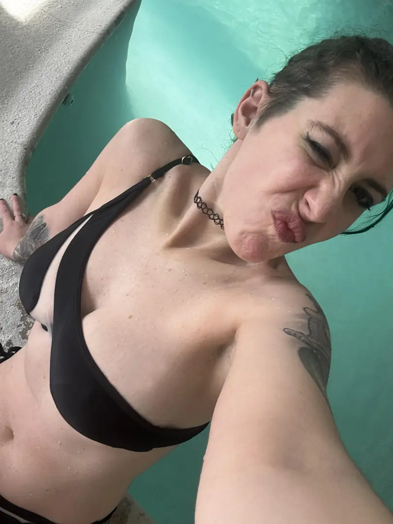 Poolside Slay: Boneking12 Knows What’s Up