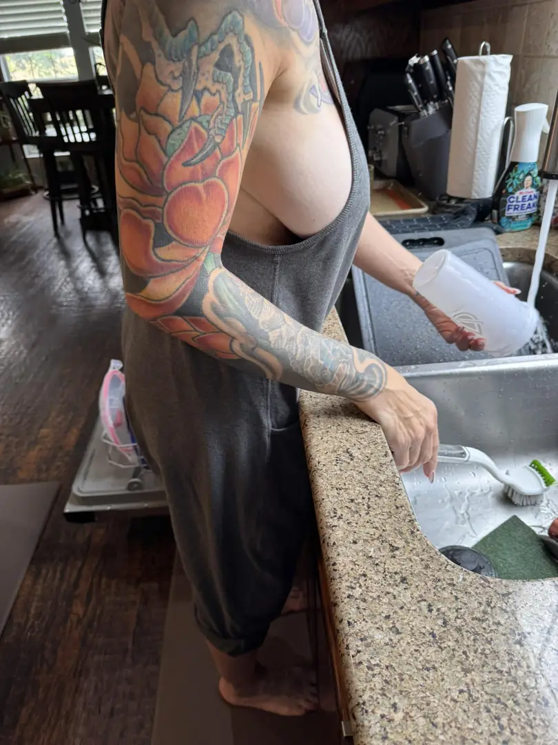 Sideboob & Suds: My Dirty Dishwashing Secret