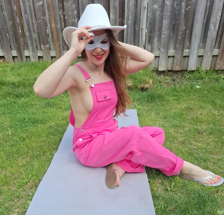 Smokin’ Hot Side Boob: My Pink Overall Can Barely Contain Me
