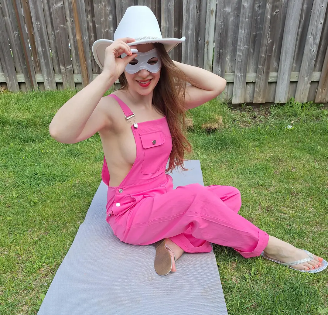 Smokin’ Hot Side Boob: My Pink Overall Can Barely Contain Me