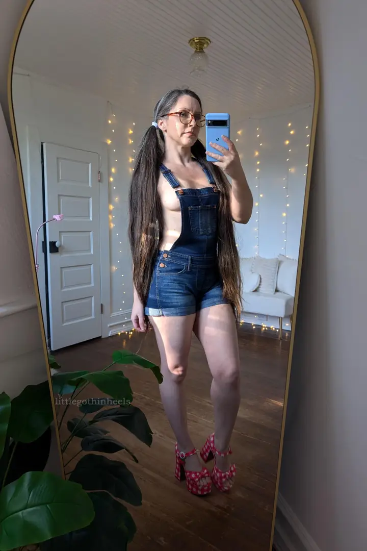 Southern Sideboob So Hot, These Overalls Can Barely Contain Me