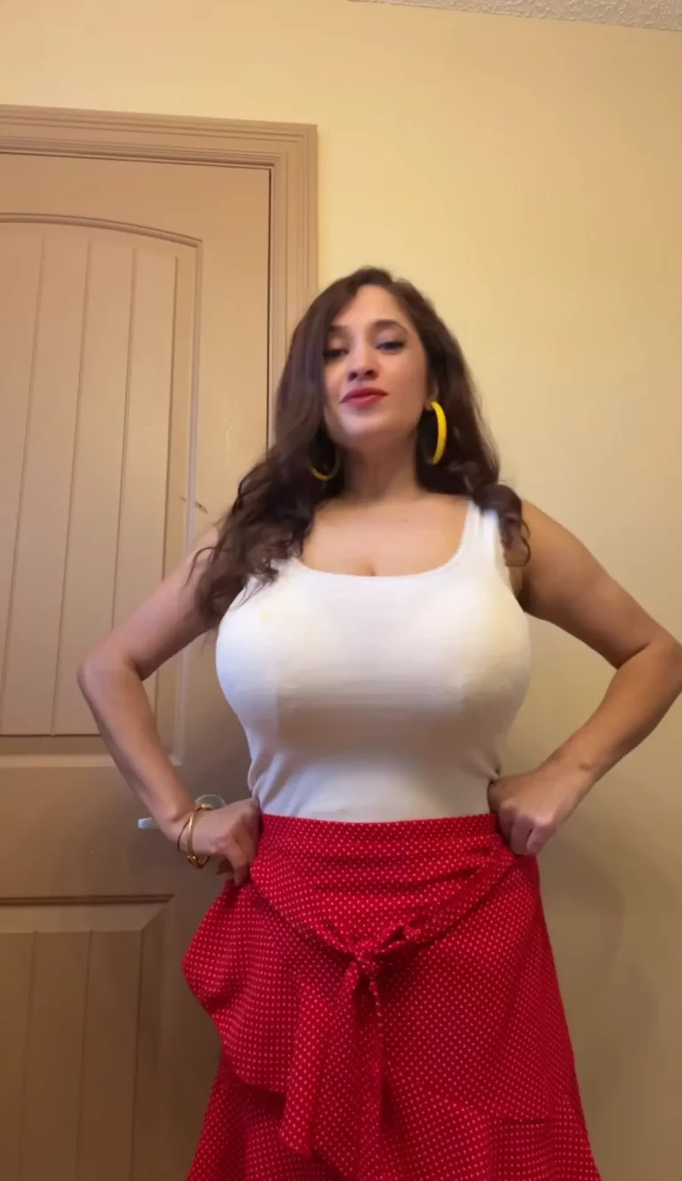 Stacked and Sexy: Busty Babe’s Big Reveal