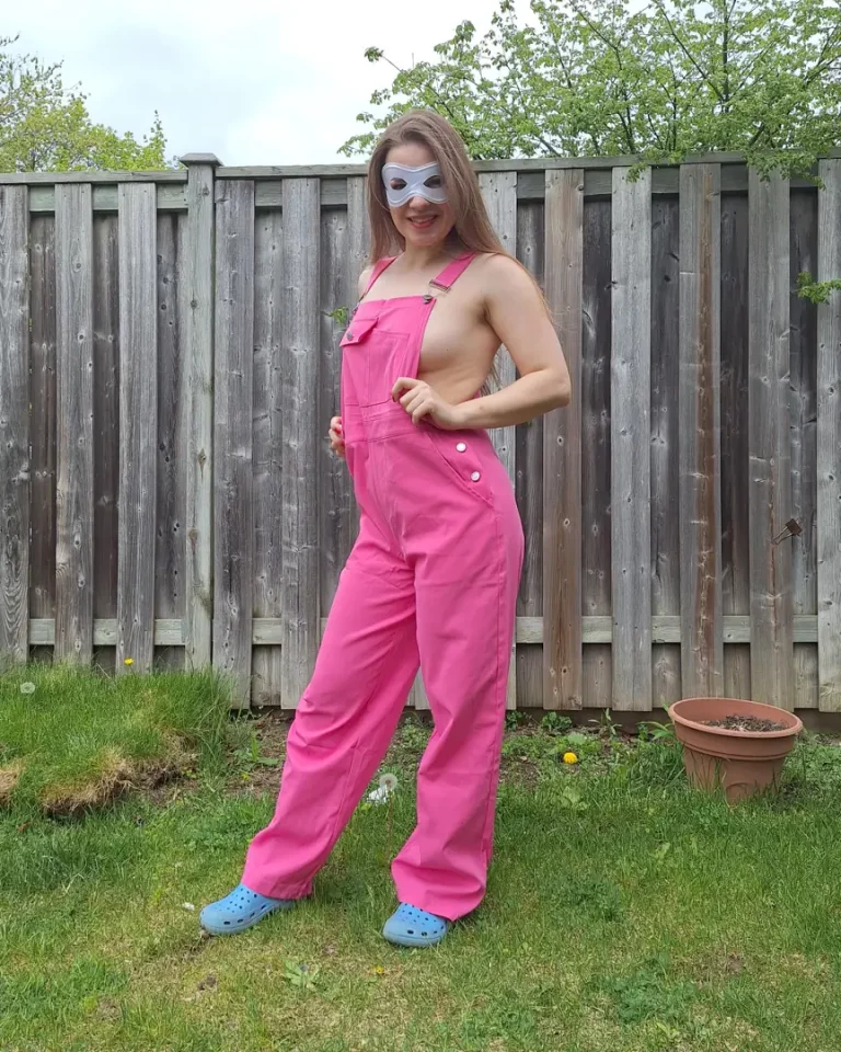 The ‘Just Right’ Side Boob That’s Making You Drool