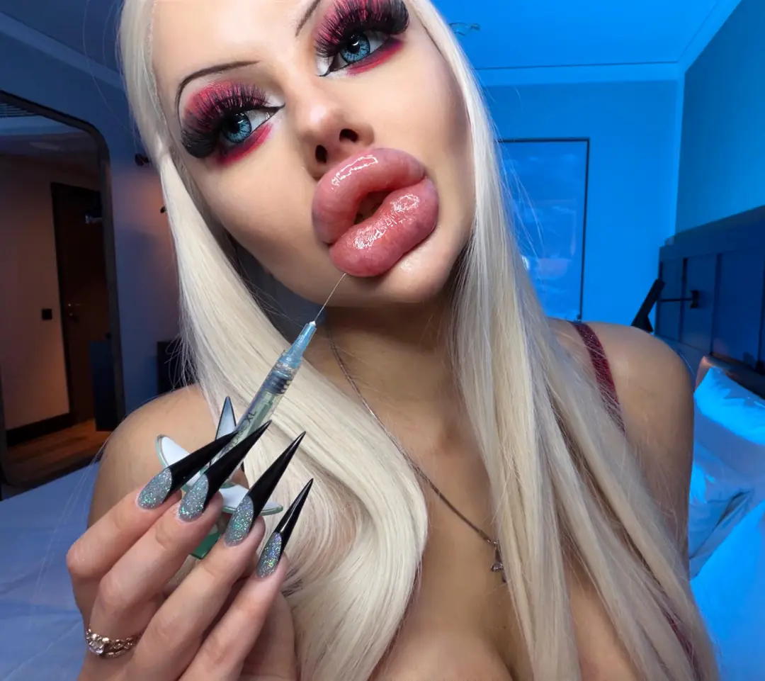 This Silicone Pout Is My Maxed-Out Perfection: Come Get A Taste